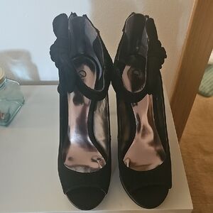 Carlos by Carlos Santana Black Peep-Toe Heels